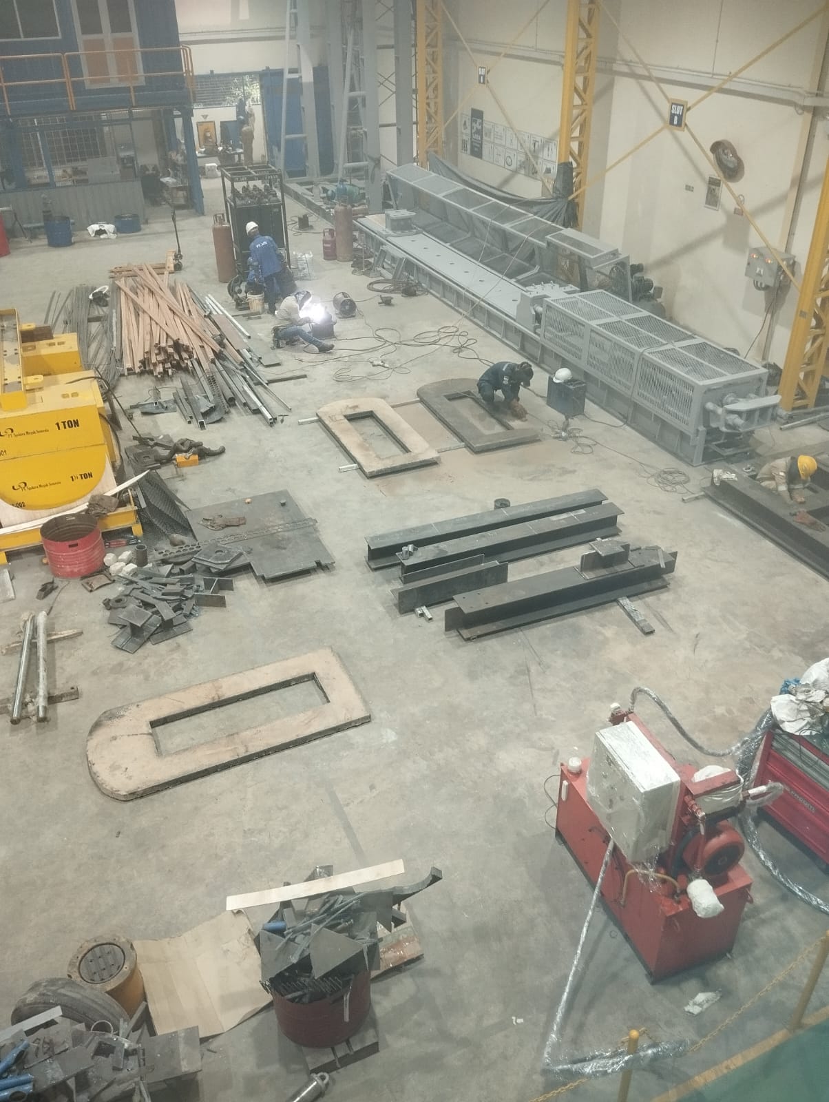 Lifting gear Lifting gear